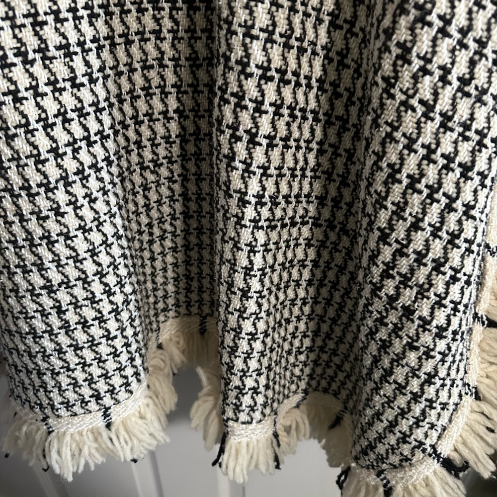 Cream & Black Wool And Alpaca(?) Poncho One size - Picture 3 of 5